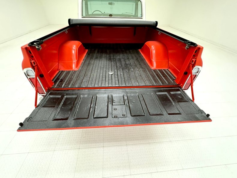 Chevrolet-C10-1972-Bright-Red-Black-38