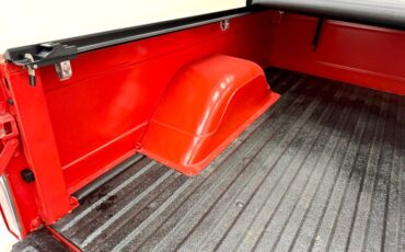 Chevrolet-C10-1972-Bright-Red-Black-41