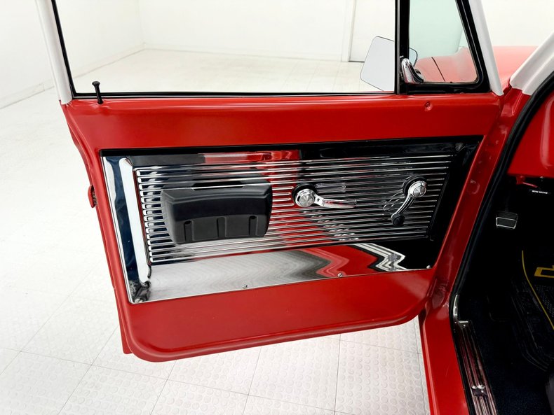 Chevrolet-C10-1972-Bright-Red-Black-42