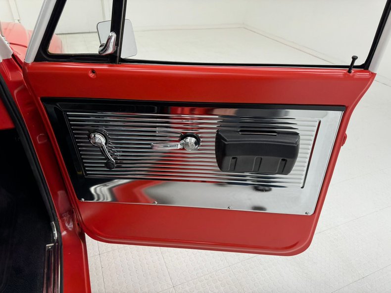 Chevrolet-C10-1972-Bright-Red-Black-43