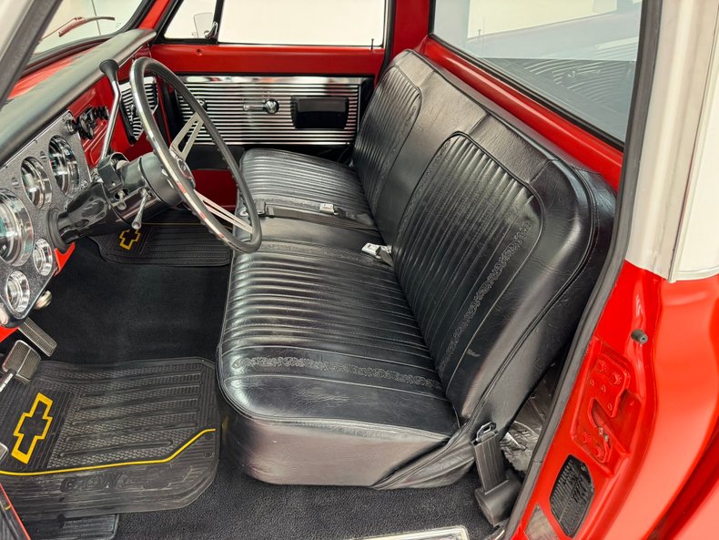 Chevrolet-C10-1972-Bright-Red-Black-45