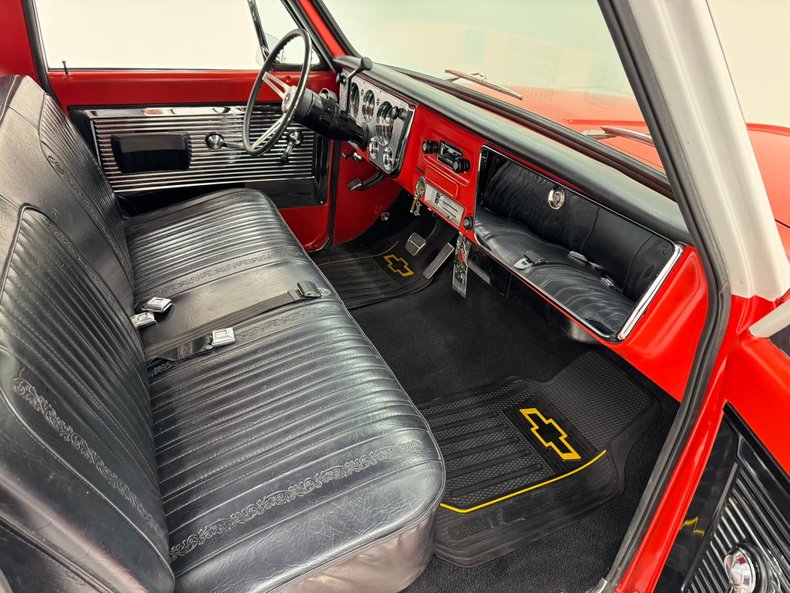 Chevrolet-C10-1972-Bright-Red-Black-47