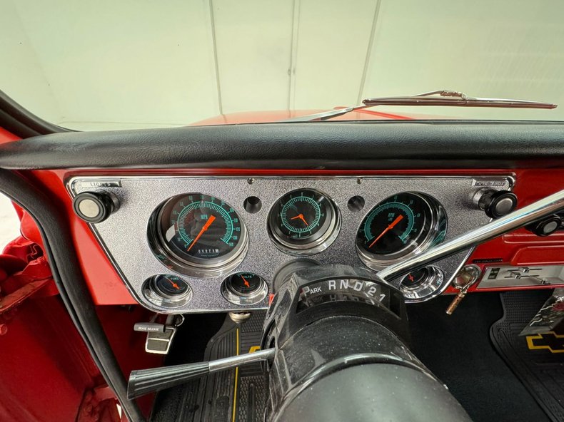 Chevrolet-C10-1972-Bright-Red-Black-49