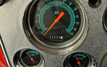 Chevrolet-C10-1972-Bright-Red-Black-5