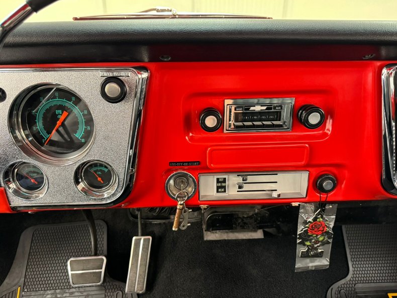 Chevrolet-C10-1972-Bright-Red-Black-6