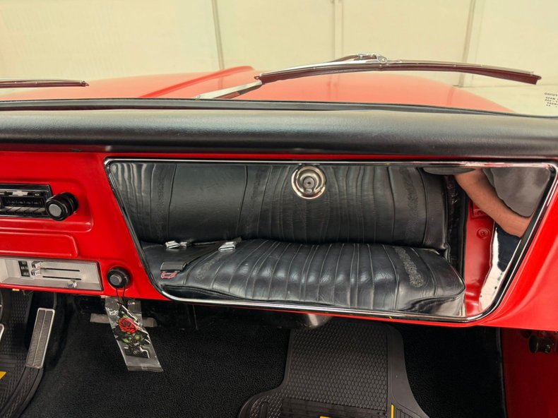 Chevrolet-C10-1972-Bright-Red-Black-7