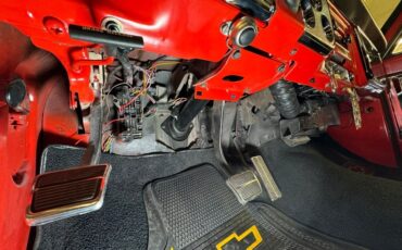 Chevrolet-C10-1972-Bright-Red-Black-8