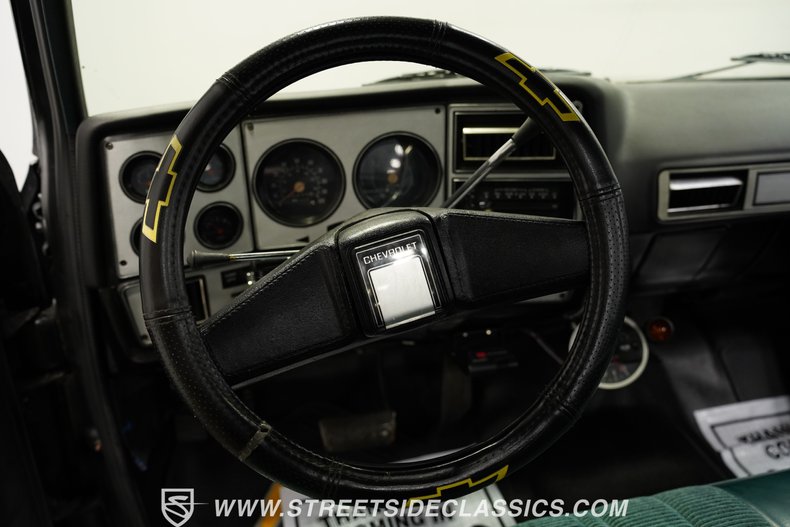 Chevrolet-C10-1978-Black-Green-11
