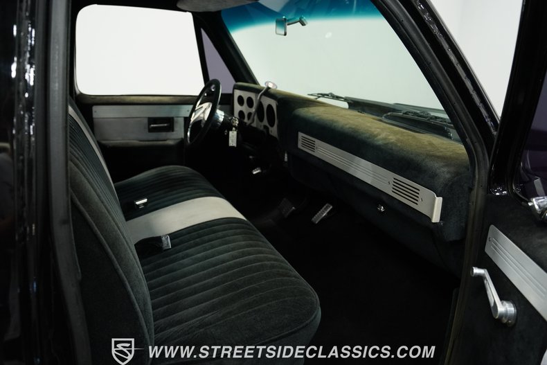 Chevrolet-C10-1984-Black-Black-1