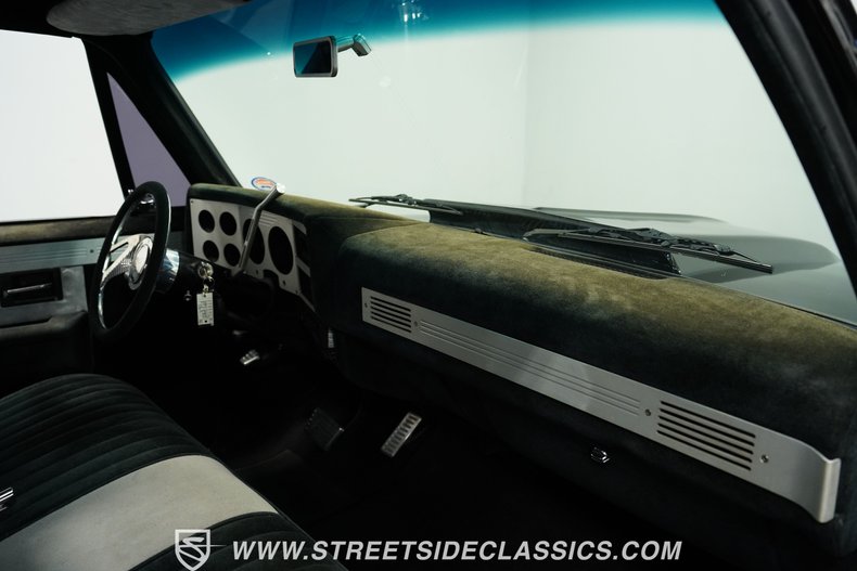 Chevrolet-C10-1984-Black-Black-2