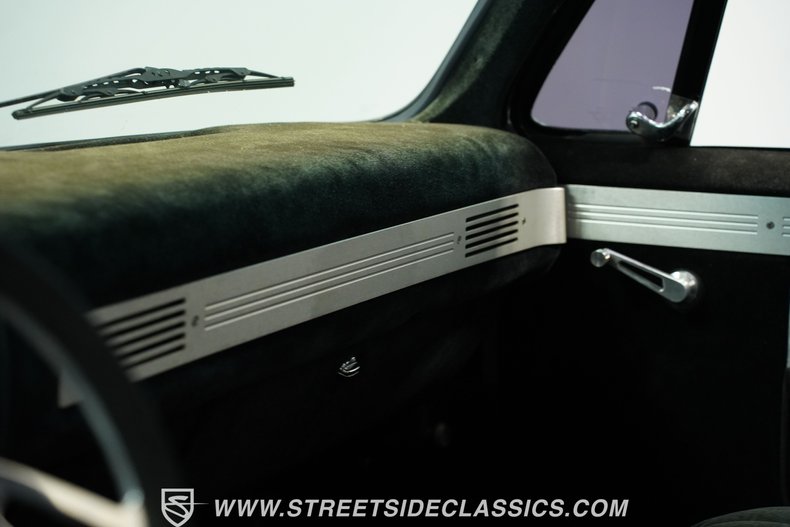 Chevrolet-C10-1984-Black-Black-48