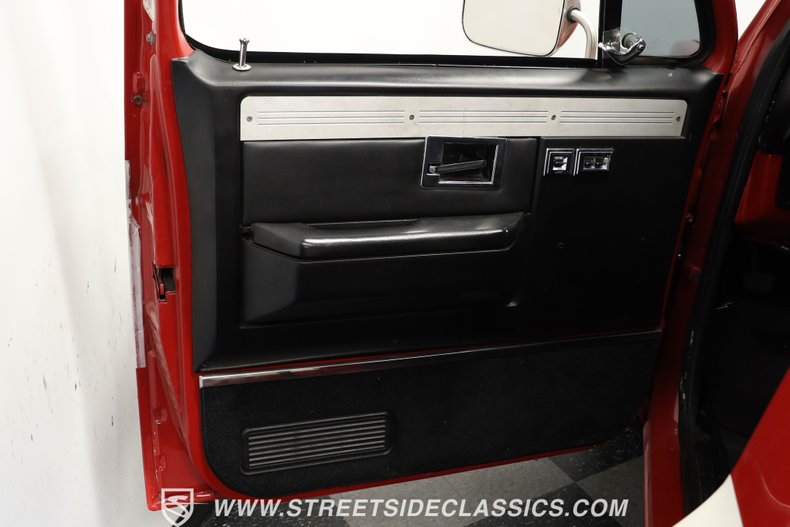 Chevrolet-C10-1986-Red-Black-31
