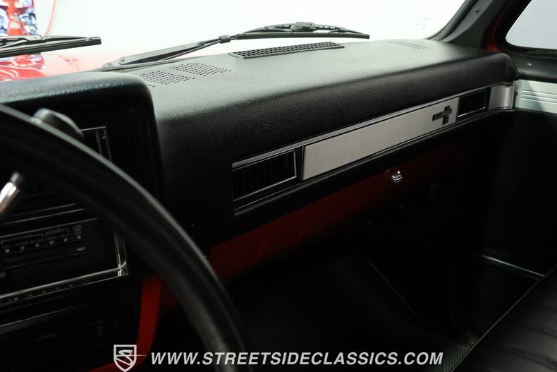 Chevrolet-C10-1986-Red-Black-37