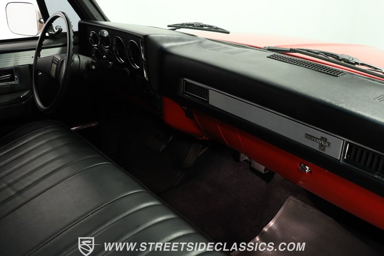 Chevrolet-C10-1986-Red-Black-41