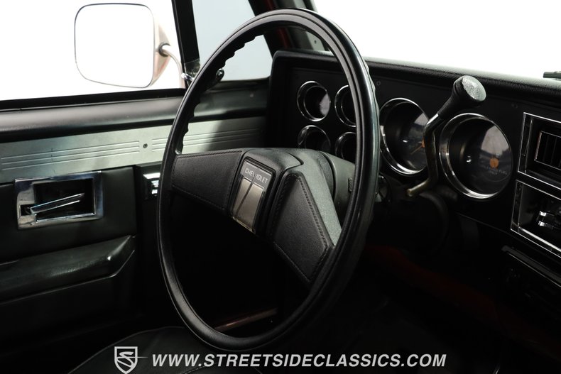 Chevrolet-C10-1986-Red-Black-42
