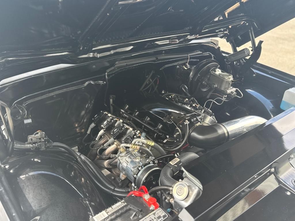 Chevrolet-C10-Built-6.0-LS-4l80-slick-as-youll-find-Resto-1972-11