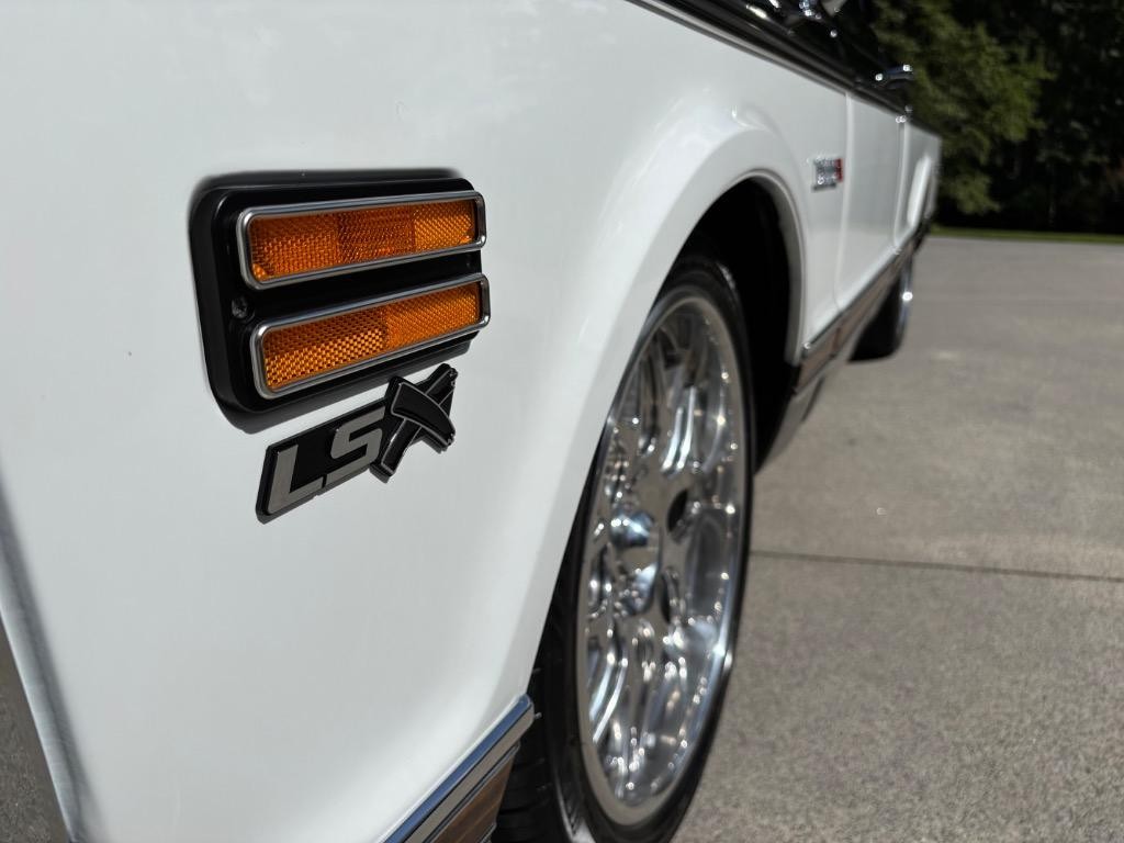 Chevrolet-C10-Built-6.0-LS-4l80-slick-as-youll-find-Resto-1972-8
