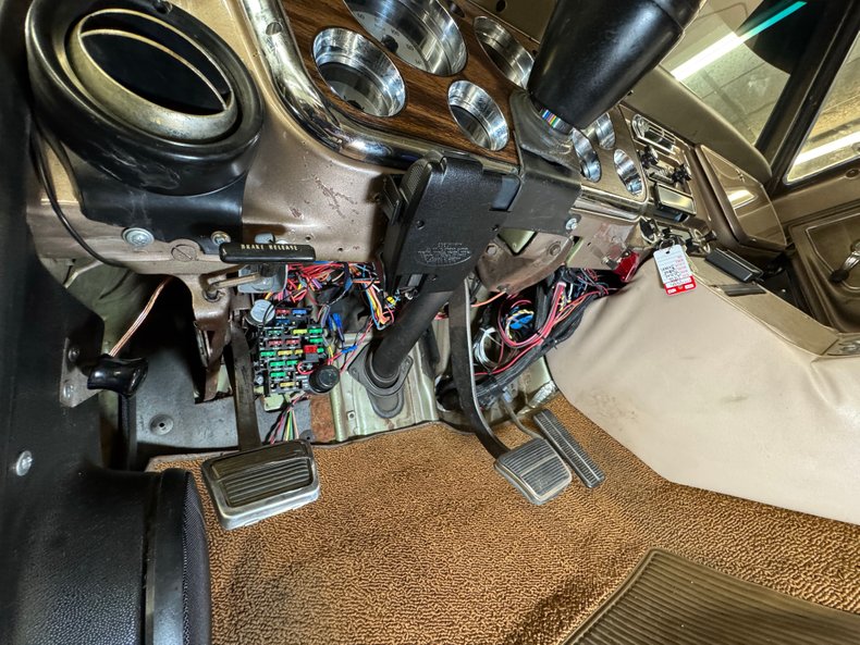 Chevrolet-C20-1972-Burnished-Gold-Tan-11