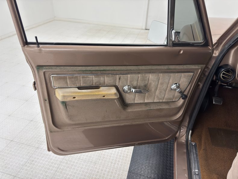 Chevrolet-C20-1972-Burnished-Gold-Tan-31