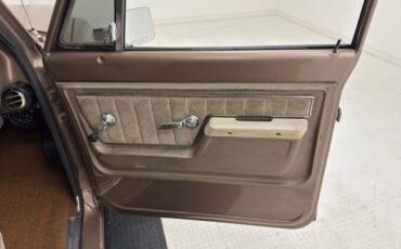 Chevrolet-C20-1972-Burnished-Gold-Tan-32