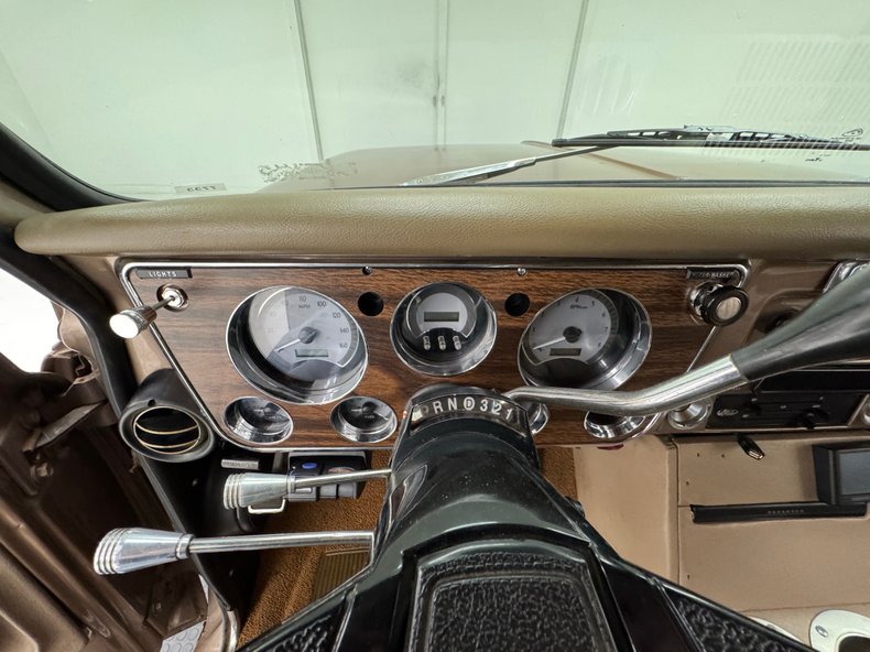 Chevrolet-C20-1972-Burnished-Gold-Tan-44