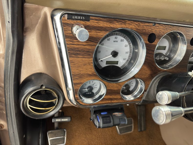 Chevrolet-C20-1972-Burnished-Gold-Tan-45