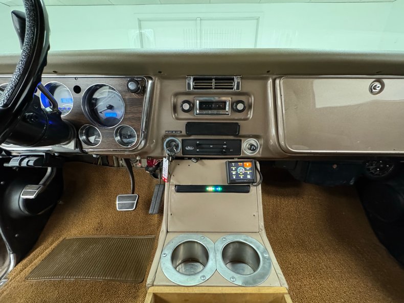 Chevrolet-C20-1972-Burnished-Gold-Tan-47