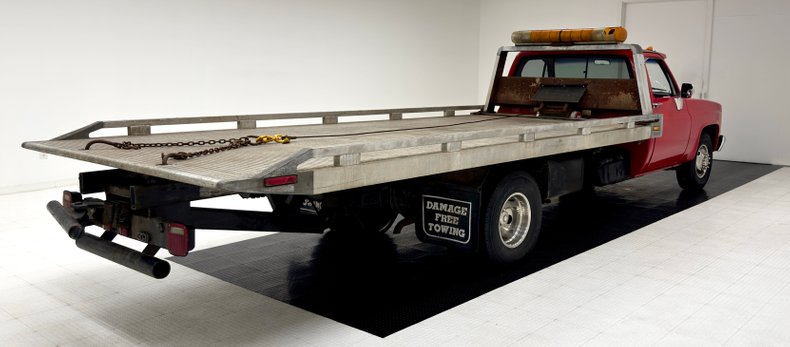 Chevrolet-C30-1986-Apple-Red-Charcoal-11