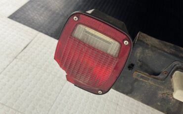 Chevrolet-C30-1986-Apple-Red-Charcoal-18