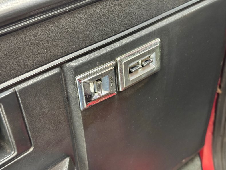 Chevrolet-C30-1986-Apple-Red-Charcoal-25