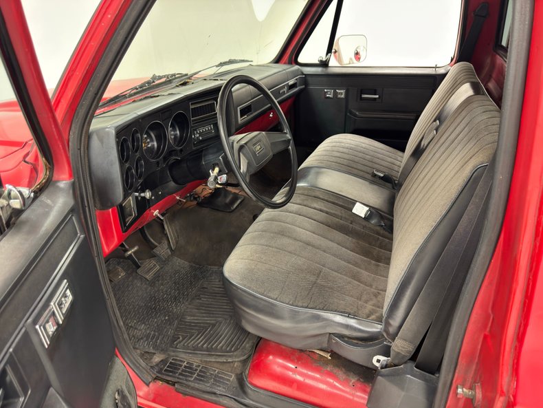 Chevrolet-C30-1986-Apple-Red-Charcoal-28