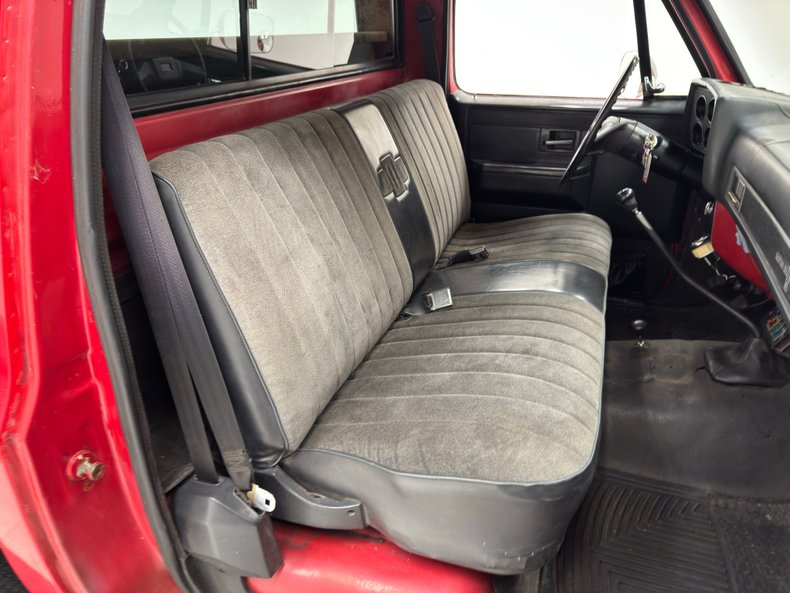 Chevrolet-C30-1986-Apple-Red-Charcoal-29