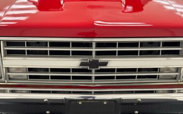 Chevrolet-C30-1986-Apple-Red-Charcoal-3