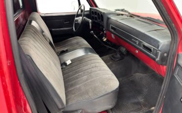 Chevrolet-C30-1986-Apple-Red-Charcoal-30