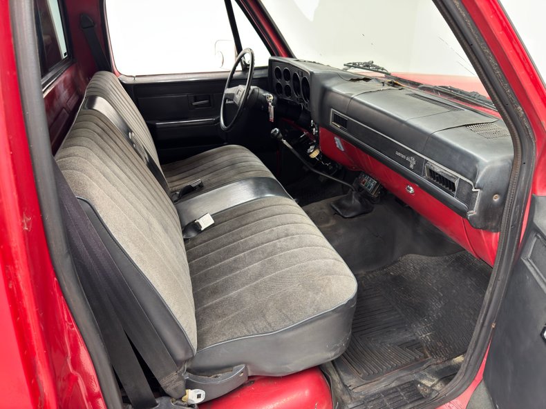 Chevrolet-C30-1986-Apple-Red-Charcoal-30