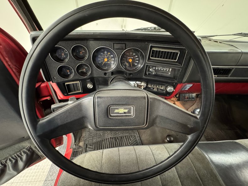 Chevrolet-C30-1986-Apple-Red-Charcoal-31