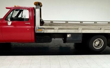 Chevrolet-C30-1986-Apple-Red-Charcoal