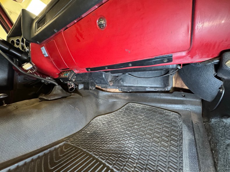 Chevrolet-C30-1986-Apple-Red-Charcoal-38