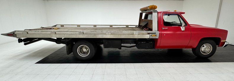 Chevrolet-C30-1986-Apple-Red-Charcoal-39