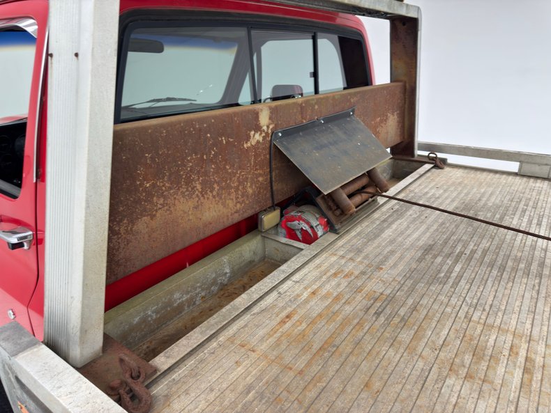 Chevrolet-C30-1986-Apple-Red-Charcoal-4