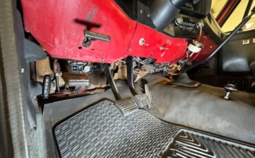 Chevrolet-C30-1986-Apple-Red-Charcoal-47