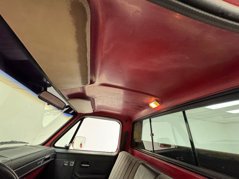 Chevrolet-C30-1986-Apple-Red-Charcoal-48