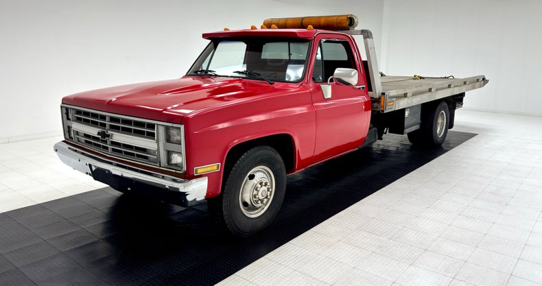 Chevrolet-C30-1986-Apple-Red-Charcoal-9
