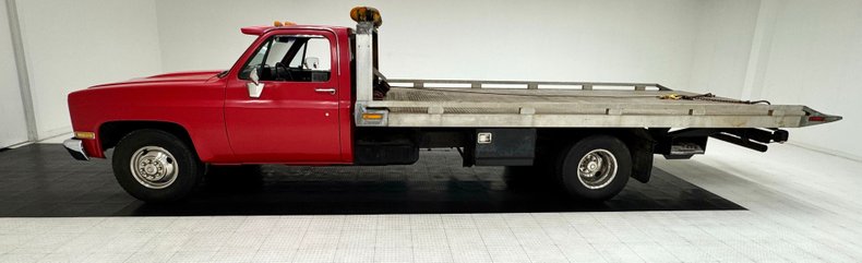 Chevrolet-C30-1986-Apple-Red-Charcoal