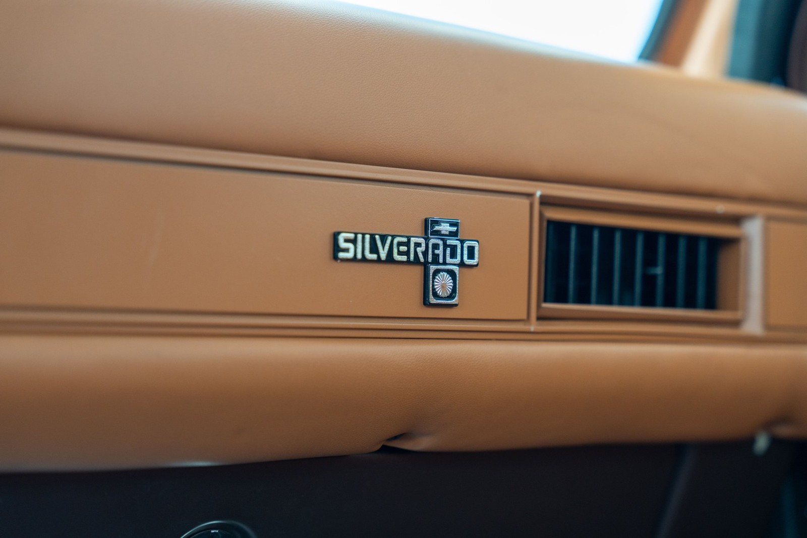 Chevrolet-CK-Pickup-1500-1985-Pickup-Truck-21