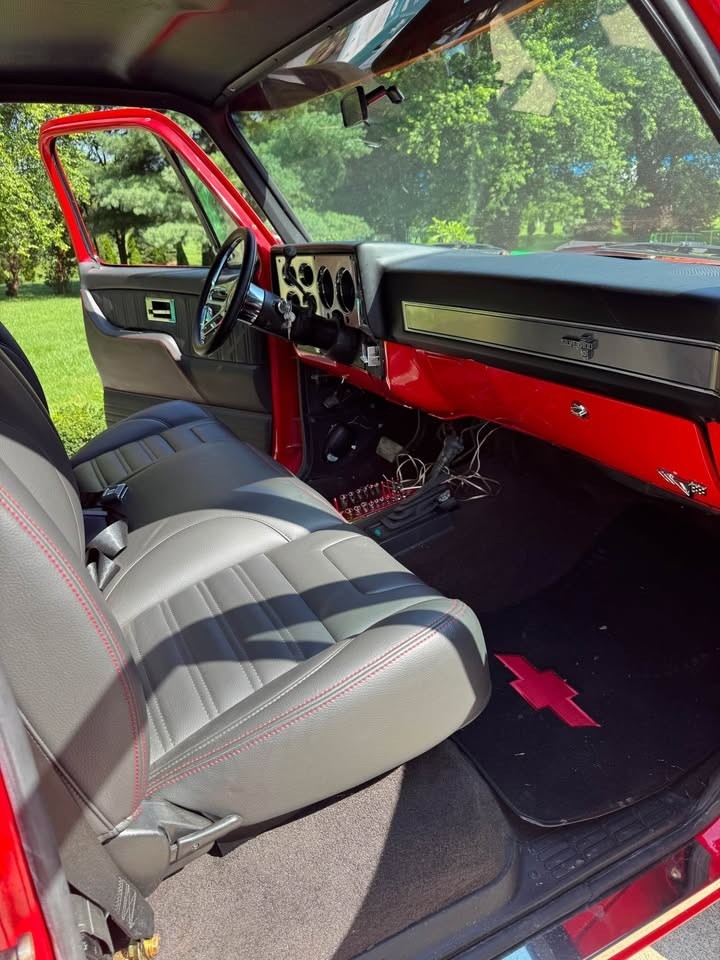 Chevrolet-CK-Pickup-1500-1985-Standard-Cab-Pickup-10