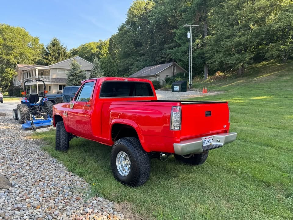 Chevrolet-CK-Pickup-1500-1985-Standard-Cab-Pickup-3