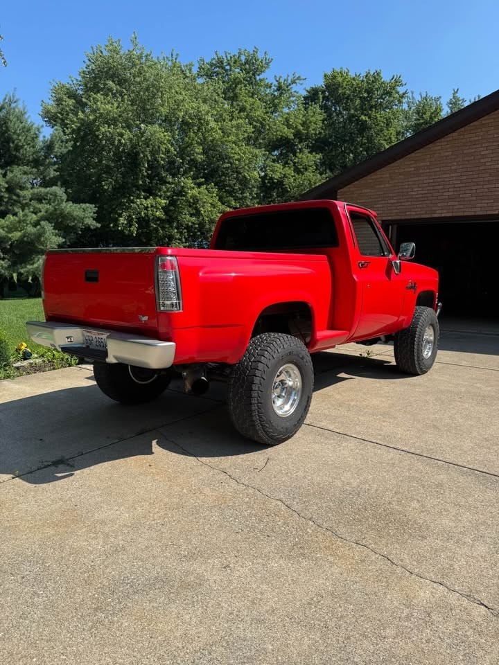 Chevrolet-CK-Pickup-1500-1985-Standard-Cab-Pickup-3