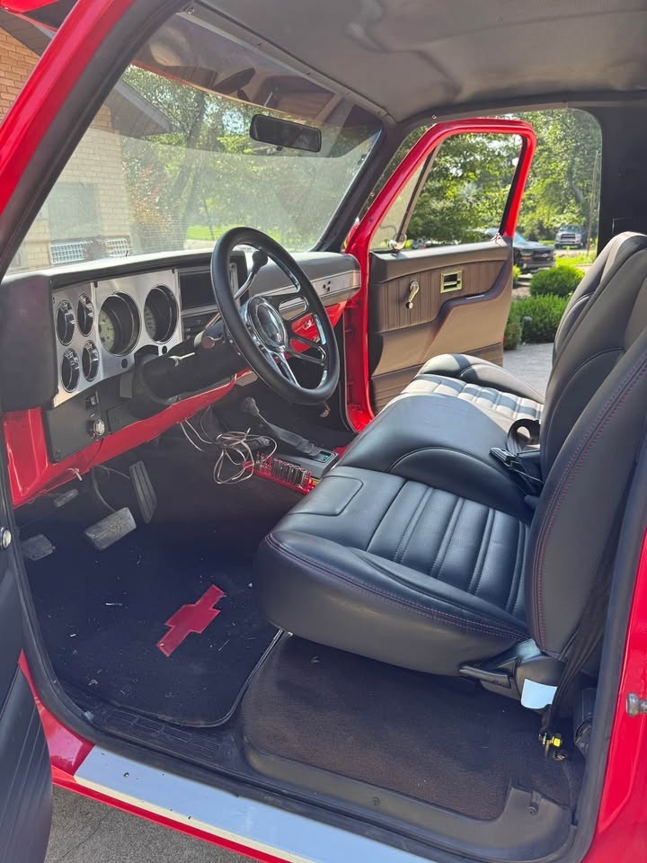 Chevrolet-CK-Pickup-1500-1985-Standard-Cab-Pickup-9