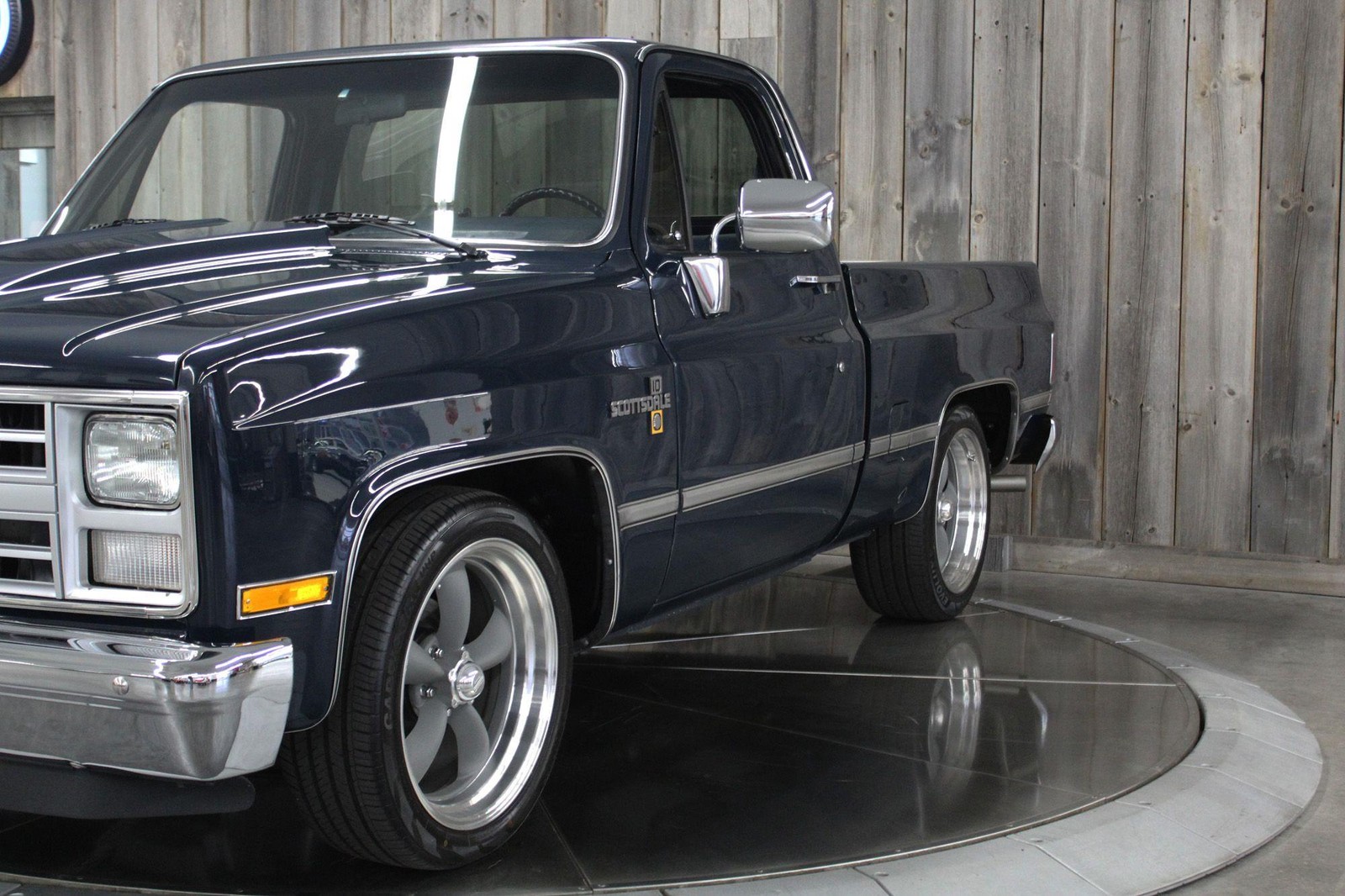 Chevrolet-CK-Pickup-1986-Beautiful-RestoMod-10